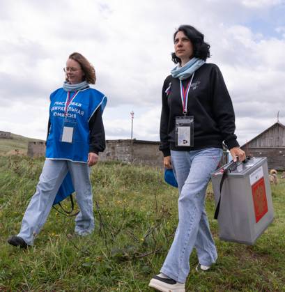 Russia Parliamentary Election Early Voting 9234487 02.09.2026 Members of the Yelizovo Election Commission arrive to conduct early voting in remote and hard-to-reach areas for elections to the ninth State Duma and the fifth Kamchatka Regional Legislative Assembly in Kamchatka Territory, Russia. Alexandr Piragis Sputnik Kamchatka Region Russia  Copyright: xAlexandrxPiragisx