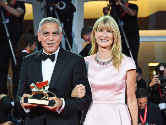 IPA88038228 - Venice, 83rd Venice International Film Festival 2026 - Night 1 - Opening Night Red Carpet - Pictured: GEORGE CLOONEY WITH THE GOLDEN LERONE, LAURA DERN  Copyright: xManuelexMangiarottix xPoolxPhotoxEventsx08x 88038228