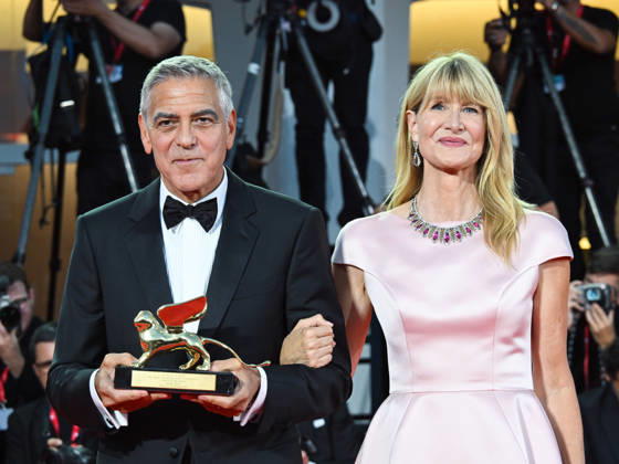 IPA88038233 - Venice, 83rd Venice International Film Festival 2026 - Night 1 - Opening Night Red Carpet - Pictured: GEORGE CLOONEY WITH THE GOLDEN LERONE, LAURA DERN  Copyright: xManuelexMangiarottix xPoolxPhotoxEventsx08x 88038233