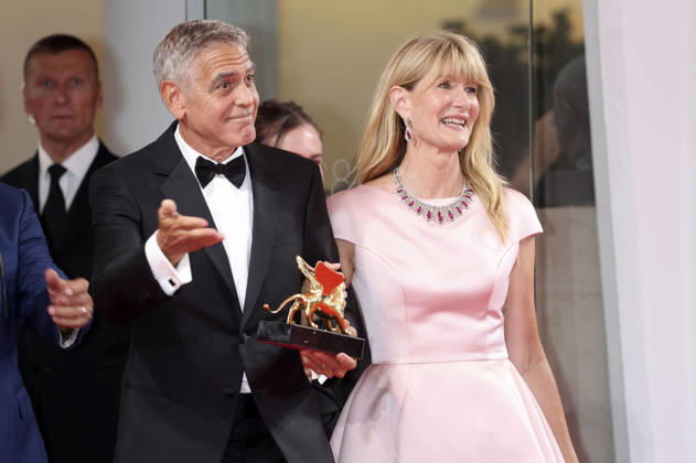 George Clooney mit Laura Dern und den Goldenen Löwen für sein Lebenswerk auf der Biennale di Venezia 2023 83. Internationale Filmfestspiele von Venedig im Palazzo del Cinema. Venedig, 02.09.2026
