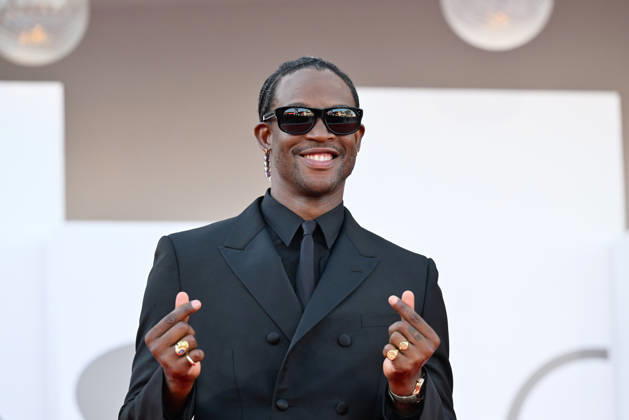 Entertainment Bilder des Tages September 2, 2026, Venice, Rome, Italy: Akinola Davies Jr., a jury member for the Venice Film Festival s Luigi De Laurentiis Opera Prima, during the red carpet for the film Ink and the opening ceremony, 83rd Venice Film Festival. Venice, September 2, 2026 Venice Italy  - ZUMAa289 20260902_zia_a289_314 Copyright: xMariaxLauraxAntonellix xAgfx