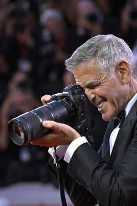 George Clooney holds a camera when arriving on the red carpet after receiving the Golden Lion for Lifetime Achievement Award during the Opening Ceremony the 83rd Venice International Film Festival at Sala Grande on September 2, 2026 in Venice, Italy.  VFF20260902867 RoccoxSpaziani