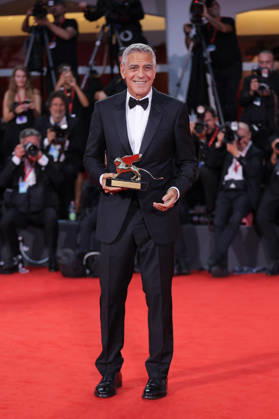 Venise 2026 Ink Screening George Clooney Golden Lion NB George Clooney after receiving the Golden Lion for Lifetime Achievement Award attending the Ink Red carpet Opening Ceremony as part of the 83th Venice International Film Festival at the Lido in Venice, Italy on September 02, 2025. Photo by Nasser Berzane ABACAPRESS.COM Venise Copyright: xBerzanexNasser ABACAx