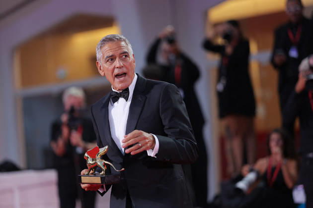 Venise 2026 Ink Screening George Clooney Golden Lion NB George Clooney after receiving the Golden Lion for Lifetime Achievement Award attending the Ink Red carpet Opening Ceremony as part of the 83th Venice International Film Festival at the Lido in Venice, Italy on September 02, 2025. Photo by Nasser Berzane ABACAPRESS.COM Venise Copyright: xBerzanexNasser ABACAx