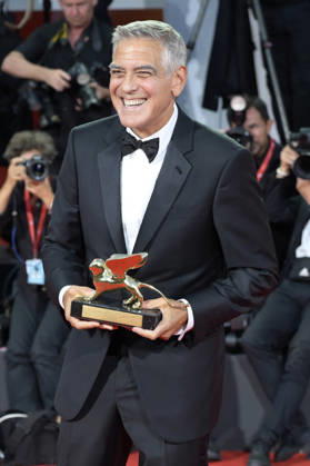 George Clooney mit den Goldenen Löwen für sein Lebenswerk auf der Biennale di Venezia 2023 83. Internationale Filmfestspiele von Venedig im Palazzo del Cinema. Venedig, 02.09.2026