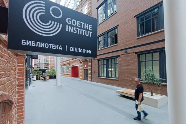 RUSSIA, MOSCOW - SEPTEMBER 3, 2026: A library sign on the facade of the Moscow Department of Germany s Goethe-Institut, which is set to close Moscow Russia  - ZUMAt113 20260903_zaa_t113_388 Copyright: xTimurxGusarovx