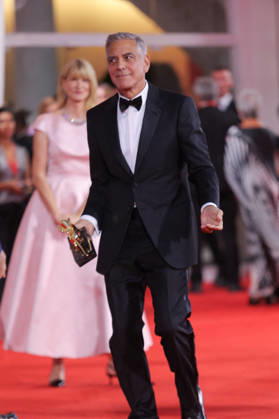 Venise 2026 Ink Screening George Clooney Golden Lion NB George Clooney poses with Laura Dern after receiving the Golden Lion for Lifetime Achievement Award attending the Ink Red carpet Opening Ceremony as part of the 83th Venice International Film Festival at the Lido in Venice, Italy on September 02, 2026. Photo by Nasser Berzane ABACAPRESS.COM Venise Copyright: xBerzanexNasser ABACAx