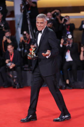 Venise 2026 Ink Screening George Clooney Golden Lion NB George Clooney after receiving the Golden Lion for Lifetime Achievement Award attending the Ink Red carpet Opening Ceremony as part of the 83th Venice International Film Festival at the Lido in Venice, Italy on September 02, 2026. Photo by Nasser Berzane ABACAPRESS.COM Venise Copyright: xBerzanexNasser ABACAx
