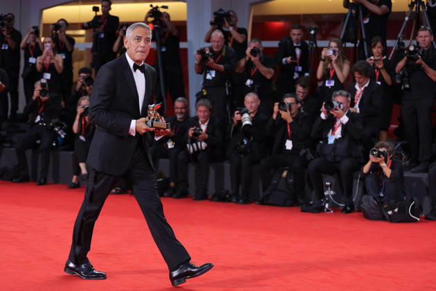 Venise 2026 Ink Screening George Clooney Golden Lion NB George Clooney after receiving the Golden Lion for Lifetime Achievement Award attending the Ink Red carpet Opening Ceremony as part of the 83th Venice International Film Festival at the Lido in Venice, Italy on September 02, 2026. Photo by Nasser Berzane ABACAPRESS.COM Venise Copyright: xBerzanexNasser ABACAx