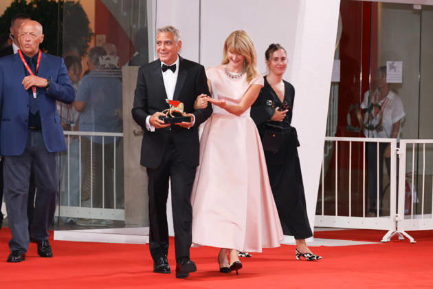 Venise 2026 Ink Screening George Clooney Golden Lion NB George Clooney poses with Laura Dern after receiving the Golden Lion for Lifetime Achievement Award attending the Ink Red carpet Opening Ceremony as part of the 83th Venice International Film Festival at the Lido in Venice, Italy on September 02, 2026. Photo by Nasser Berzane ABACAPRESS.COM Venise Copyright: xBerzanexNasser ABACAx