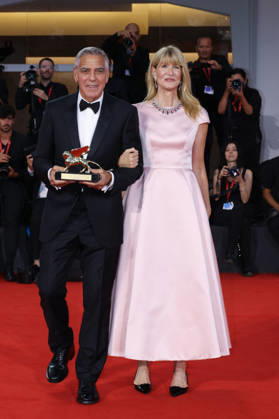 Venise 2026 Ink Screening George Clooney Golden Lion NB George Clooney poses with Laura Dern after receiving the Golden Lion for Lifetime Achievement Award attending the Ink Red carpet Opening Ceremony as part of the 83th Venice International Film Festival at the Lido in Venice, Italy on September 02, 2026. Photo by Nasser Berzane ABACAPRESS.COM Venise Copyright: xBerzanexNasser ABACAx