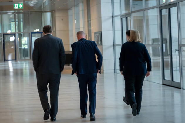 SPD, Bundestagsfraktion, Fraktionsklausur Berlin, Reichstagsgebäude, Fraktionsklausur, Sitzung, SPD, Bundestagsfraktion, Pressestatement, Fraktionsvorsitzender, Matthias Miersch, Vorsitzender, Lars Klingbeil, Vizekanzler, Bärbel Bas, Bundesministerin, Vorsitzende, Abgang Berlin Berlin GER