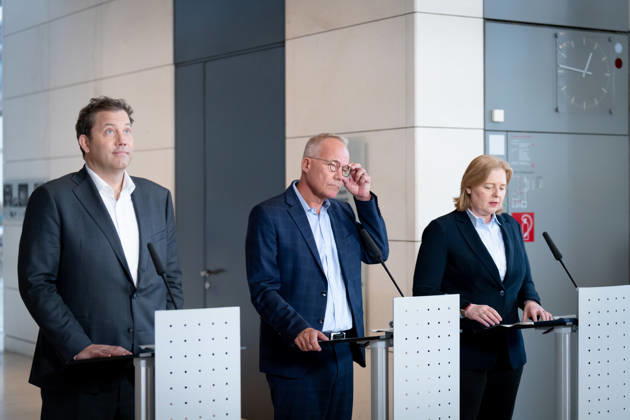 SPD, Bundestagsfraktion, Fraktionsklausur Berlin, Reichstagsgebäude, Fraktionsklausur, Sitzung, SPD, Bundestagsfraktion, Pressestatement, Fraktionsvorsitzender, Matthias Miersch, Vorsitzender, Lars Klingbeil, Vizekanzler, Bärbel Bas, Bundesministerin, Vorsitzende Berlin Berlin GER