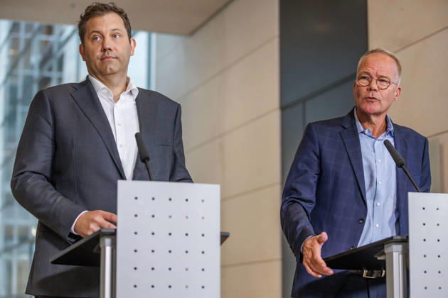 Abschlussstatement der SPD Lars Klingbeil (SPD), Bundesfinanzminister und Matthias Miersch (SPD) Vorsitzender, bei einem Abschlussstatement am 04.09.26 in Berlin. Berlin Berlin Deutschland Reichstag