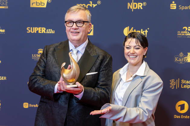 Leipzig - 32. Goldene Henne in Leipzig: Hape Kerkeling erhält die Goldene Henne bei der Publikumswahl Film & Fernsehen 04.09.2026 ab 18 Uhr Leipzig, Messe-Allee 1 (Leipziger Messe) Fotograf:EHL Media Björn Stach im Foto: Hape Kerkeling erhält die Goldene Henne bei der Publikumswahl Film & Fernsehen Deutschlands größter Publikumspreis, die Goldene Henne wird am 4. September 2026 zum 32. Mal vergeben. Die Preisverleihung findet erneut in Leipzig statt und wird vor rund 4.500 Zuschauern in der HALLE:EINS der Leipziger Messe zum zweiten Mal in der ARD live ab 20.15 Uhr übertragen. Die Preise in den Kategorien Entertainment, Film & Fernsehen, Musik und Sport werden traditionell von den Zuschauern Copyright: xEHLxMedia BjörnxStachx 20260904_Leipzig-Goldene-Hape_Kerkeling_6