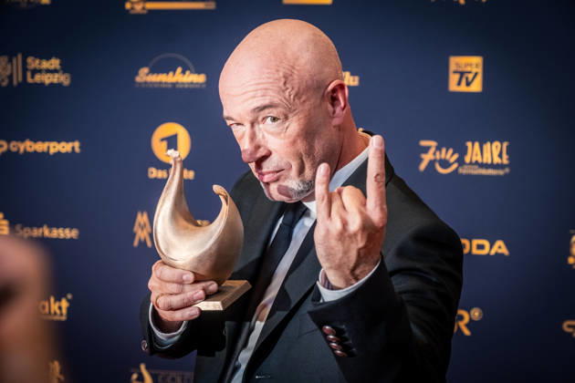 LEIPZIG, DEUTSCHLAND 4. SEPTEMBER 2026 Verleihung der Goldenen Henne 2026 in der Messehalle 1 in Leipzig. Bei der Gala werden erneut Persönlichkeiten aus Unterhaltung, Fernsehen, Musik und Sport ausgezeichnet. Hier Der Graf (Bernd Graf, Unheilig) mit seiner Goldenen Henne Goldene Henne 2026 - Roter Teppich