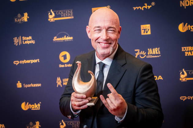 LEIPZIG, DEUTSCHLAND 4. SEPTEMBER 2026 Verleihung der Goldenen Henne 2026 in der Messehalle 1 in Leipzig. Bei der Gala werden erneut Persönlichkeiten aus Unterhaltung, Fernsehen, Musik und Sport ausgezeichnet. Hier Der Graf (Bernd Graf, Unheilig) mit seiner Goldenen Henne Goldene Henne 2026 - Roter Teppich