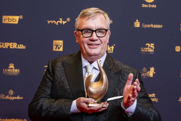 ABB GOLDHENNE- Hape Kerkeling Preistraeger mit Henne zu Gast auf dem roten Teppich zu der Verleihung der 32.Goldenen Henne Publikumspreis Neue Messe Leipzig am 04.09.2026 in Leipzig Sachsen Deutschland