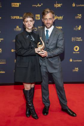 ABB GOLDHENNE- Liv Lisa Fries, Volker Bruch Babylon Berlin Preistraeger mit Henne zu Gast auf dem roten Teppich zu der Verleihung der 32.Goldenen Henne Publikumspreis Neue Messe Leipzig am 04.09.2026 in Leipzig Sachsen Deutschland