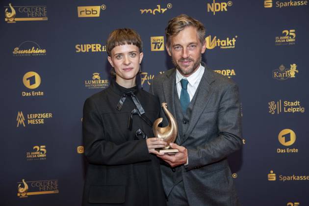 ABB GOLDHENNE- Liv Lisa Fries, Volker Bruch Babylon Berlin Preistraeger mit Henne zu Gast auf dem roten Teppich zu der Verleihung der 32.Goldenen Henne Publikumspreis Neue Messe Leipzig am 04.09.2026 in Leipzig Sachsen Deutschland