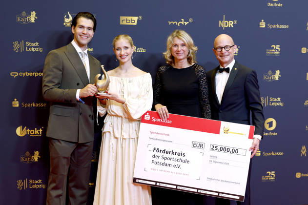 Nikita Volodin und Minerva Hase mit Gästen bei der 32. Verleihung der Goldenen Henne 2026 in der Leipziger Messe. Leipzig, 04.09.2026