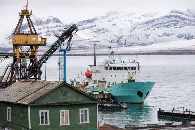 News Bilder des Tages NORWAY - SEPTEMBER 5, 2026: The Professor Molchanov research vessel moored in Barentsburg on the Spitsbergen Archipelago Norway  - ZUMAt113 20260905_zaa_t113_170 Copyright: xSergeixMalgavkox