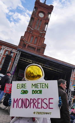 05.09.2026, Berlin - Deutschland. Demo gegen den Mietenwahnsinn vor dem Roten Rathaus.