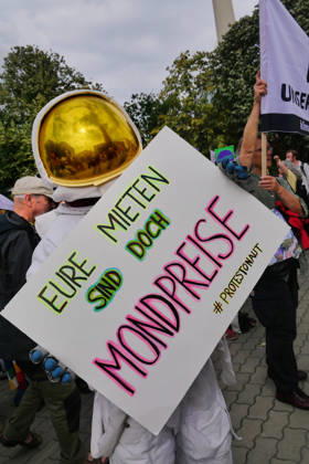 05.09.2026, Berlin - Deutschland. Demo gegen den Mietenwahnsinn vor dem Roten Rathaus.