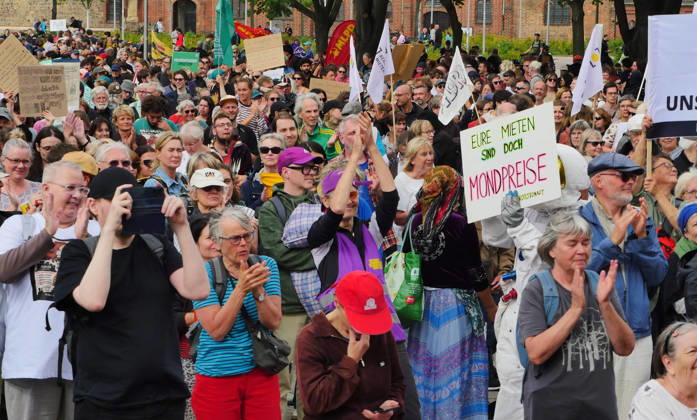 05.09.2026, Berlin - Deutschland. Demo gegen den Mietenwahnsinn vor dem Roten Rathaus.