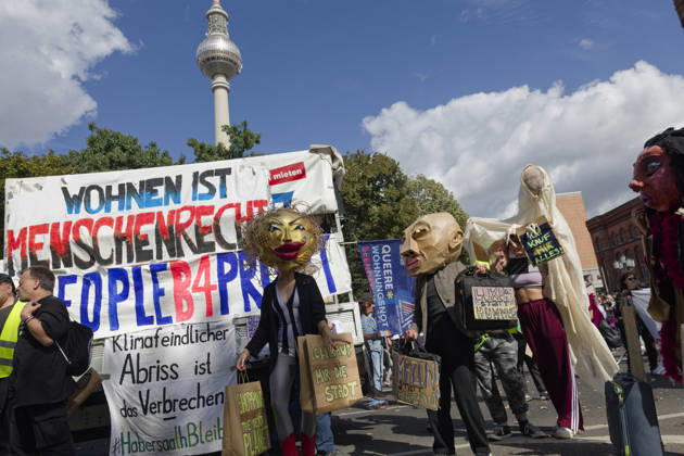 Demonstration gegen hohe Mieten in Berlin 2026-09-05 Deutschland, Berlin Demonstration zahlreicher Organisationen im Zentrum Berlins gegen hohe Mieten, Mkietwucher, Verdrängung und für die Enteignung und Kommunalisierung großer Wohnungsbestände.