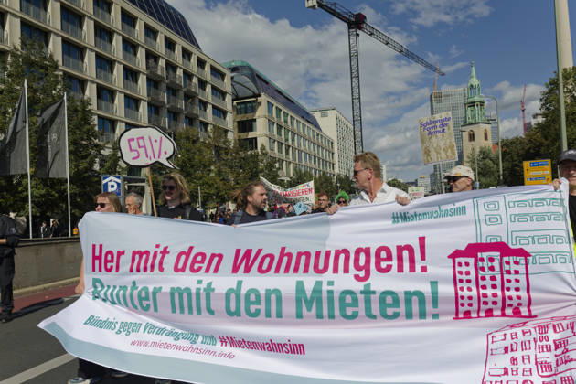 Demonstration gegen hohe Mieten in Berlin 2026-09-05 Deutschland, Berlin Demonstration zahlreicher Organisationen im Zentrum Berlins gegen hohe Mieten, Mkietwucher, Verdrängung und für die Enteignung und Kommunalisierung großer Wohnungsbestände.