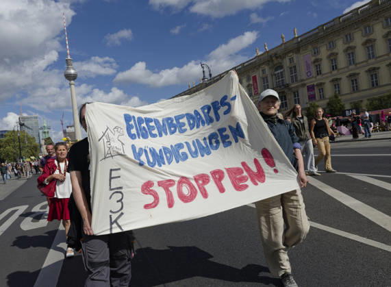 Demonstration gegen hohe Mieten in Berlin 2026-09-05 Deutschland, Berlin Demonstration zahlreicher Organisationen im Zentrum Berlins gegen hohe Mieten, Mkietwucher, Verdrängung und für die Enteignung und Kommunalisierung großer Wohnungsbestände.