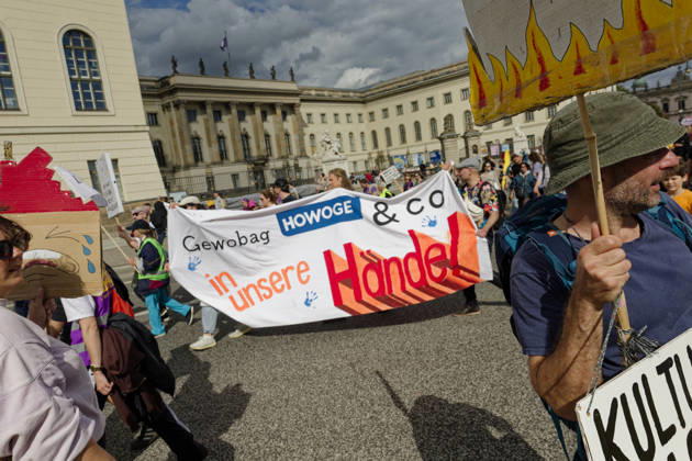 Demonstration gegen hohe Mieten in Berlin 2026-09-05 Deutschland, Berlin Demonstration zahlreicher Organisationen im Zentrum Berlins gegen hohe Mieten, Mkietwucher, Verdrängung und für die Enteignung und Kommunalisierung großer Wohnungsbestände.