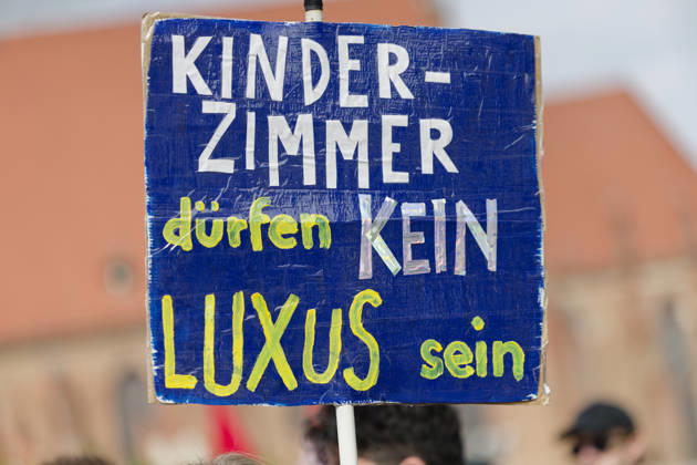 Demonstration gegen hohe Mieten in Berlin 2026-09-05 Deutschland, Berlin Demonstration zahlreicher Organisationen im Zentrum Berlins gegen hohe Mieten, Mkietwucher, Verdrängung und für die Enteignung und Kommunalisierung großer Wohnungsbestände.