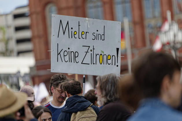 Demonstration gegen hohe Mieten in Berlin 2026-09-05 Deutschland, Berlin Demonstration zahlreicher Organisationen im Zentrum Berlins gegen hohe Mieten, Mkietwucher, Verdrängung und für die Enteignung und Kommunalisierung großer Wohnungsbestände.