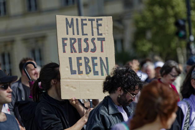 Demonstration gegen hohe Mieten in Berlin 2026-09-05 Deutschland, Berlin Demonstration zahlreicher Organisationen im Zentrum Berlins gegen hohe Mieten, Mkietwucher, Verdrängung und für die Enteignung und Kommunalisierung großer Wohnungsbestände.