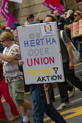 Demonstration gegen hohe Mieten in Berlin 2026-09-05 Deutschland, Berlin Demonstration zahlreicher Organisationen im Zentrum Berlins gegen hohe Mieten, Mkietwucher, Verdrängung und für die Enteignung und Kommunalisierung großer Wohnungsbestände.