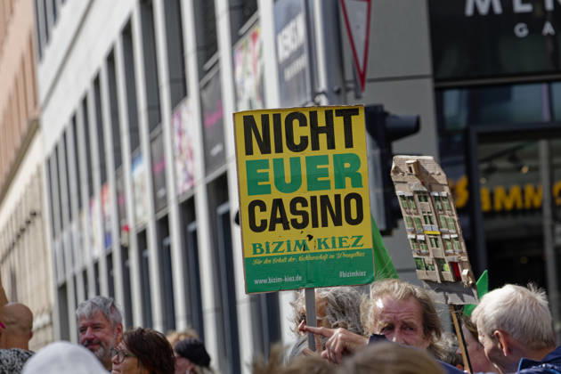 Demonstration gegen hohe Mieten in Berlin 2026-09-05 Deutschland, Berlin Demonstration zahlreicher Organisationen im Zentrum Berlins gegen hohe Mieten, Mkietwucher, Verdrängung und für die Enteignung und Kommunalisierung großer Wohnungsbestände.
