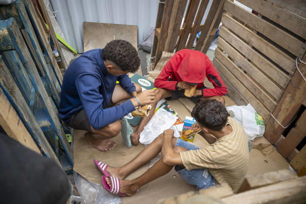 The Government Takes Control of the Port of Ceuta to Provide Humanitarian Assistance to Migrants Several migrants camped out on the street on September 6, 2026, in Ceuta, Spain. The government is taking control of the port of Ceuta to provide humanitarian assistance to migrants in tents and other spaces, as provided for in a resolution from the Ministry of Transportation and Sustainable Mobility published this Saturday and reviewed by Europa Press. Specifically, the department led by Óscar Puente authorizes the Secretary of State for Migration to temporarily use an area of 16,000 square meters of public port land located in the Poniente Expansion, Phase I, within the service area of the Port of Ceuta SEPTEMBER 5, 2026 MIGRANTS IMMIGRATION  Copyright: xMarcosxMorenox 7751566