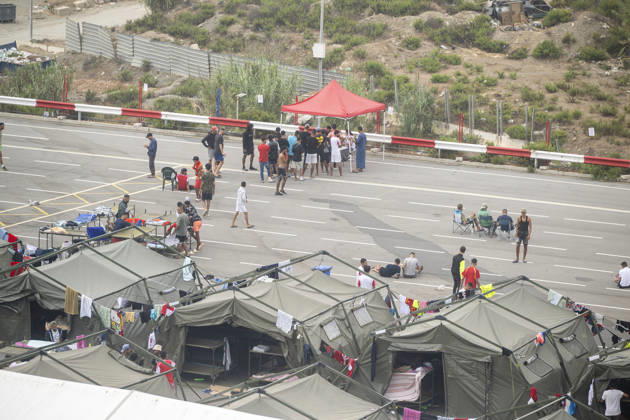 The Government Takes Control of the Port of Ceuta to Provide Humanitarian Assistance to Migrants Several migrants camped out in Ceuta, Spain, as of September 5, 2026. The Government is taking control of the port of Ceuta to provide humanitarian assistance to migrants in tents and other spaces, as provided for in a resolution from the Ministry of Transportation and Sustainable Mobility published this Saturday and reviewed by Europa Press. Specifically, the department led by Óscar Puente authorizes the Secretary of State for Migration to temporarily use an area of 16,000 square meters of public port land located in the Poniente Expansion, Phase I, within the service area of the Port of Ceuta SEPTEMBER 5, 2026 MIGRANTS IMMIGRATION HUMANITARIA  Copyright: xMarcosxMorenox 7751590