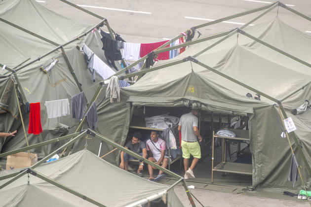 The Government Takes Control of the Port of Ceuta to Provide Humanitarian Assistance to Migrants Several migrants camped out in Ceuta, Spain, as of September 5, 2026. The Government is taking control of the port of Ceuta to provide humanitarian assistance to migrants in tents and other spaces, as provided for in a resolution from the Ministry of Transportation and Sustainable Mobility published this Saturday and reviewed by Europa Press. Specifically, the department led by Óscar Puente authorizes the Secretary of State for Migration to temporarily use an area of 16,000 square meters of public port land located in the Poniente Expansion, Phase I, within the service area of the Port of Ceuta SEPTEMBER 5, 2026 MIGRANTS IMMIGRATION HUMANITARIA Copyright: xMarcosxMorenox 7751594