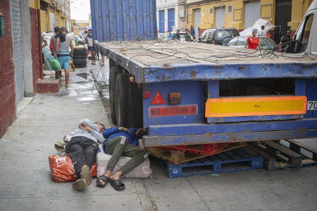 The Government Takes Control of the Port of Ceuta to Provide Humanitarian Assistance to Migrants Several people camping on the street, September 5, 2026, in Ceuta, Spain. The Government is taking control of the port of Ceuta to provide humanitarian assistance to migrants in tents and other spaces, as provided for in a resolution from the Ministry of Transport and Sustainable Mobility published this Saturday and reviewed by Europa Press. Specifically, the department led by Óscar Puente authorizes the Secretary of State for Migration to temporarily use an area of 16,000 square meters of public port land located in the Poniente Expansion, Phase I, within the service area of the Port of Ceuta SEPTEMBER 5, 2026 MIGRANTS IMMIGRATION HUMANITARIAN Copyright: xMarcosxMorenox 7751693