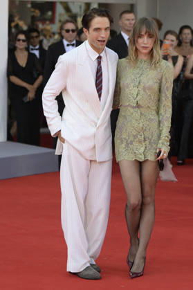 September 5, 2026, Venice Lido, Italy: Suki Waterhouse (r) and Robert Pattinson (l) attend the red carpet of movie Primetime during the 83 Venice Film Festival at Palazzo del Cinema. Venice Lido Italy - ZUMAs197 20260905_aaa_s197_614 Copyright: xMarioxCartellix