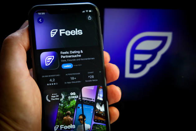 Apple App Store auf einem iPhone. Essenzielle Dating Apps. Feels, Dating & Partnersuche. Das iPhone wird in der Hand gehalten.. 06.09.2026