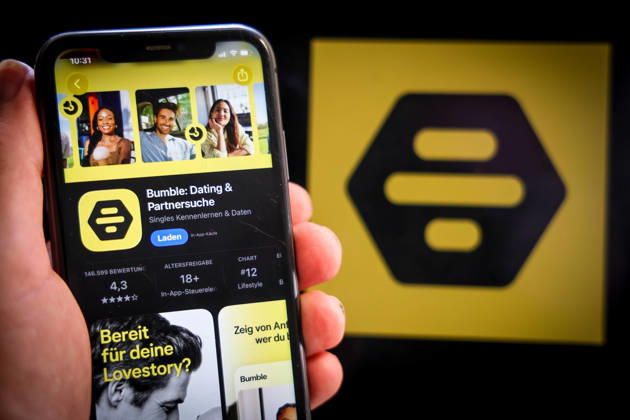 Apple App Store auf einem iPhone. Essenzielle Dating Apps. Bumble, Dating & Partnersuche. Das iPhone wird in der Hand gehalten.. 06.09.2026