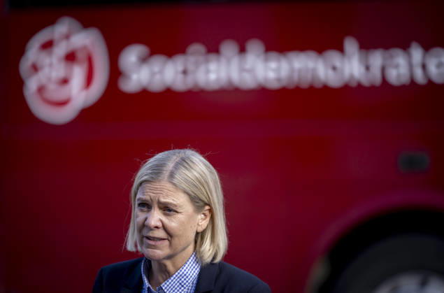 MALMÖ, September 6, 2026 Social Democratic Party leader Magdalena Andersson is interviewed as she goes door-to-door with Social Democrats in Hakanstorp, Malmö, while campaigning in Skane on Sunday. MALMÖ, SWEDEN x50090x  Copyright: xJohanxNilssonx xTTx ANDERSSON (S) ELECTION CAMPAIGNS SKANE 5uWFsaIyNG0