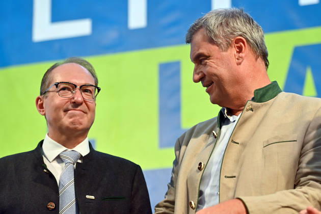 Markus SOEDER (Ministerpraesident Bayern und CSU Vorsitzender),li: Bundesinnenminister Alexander DOBRINDT. Politischer Gillamoos am 07.09.2026 in Abensberg,