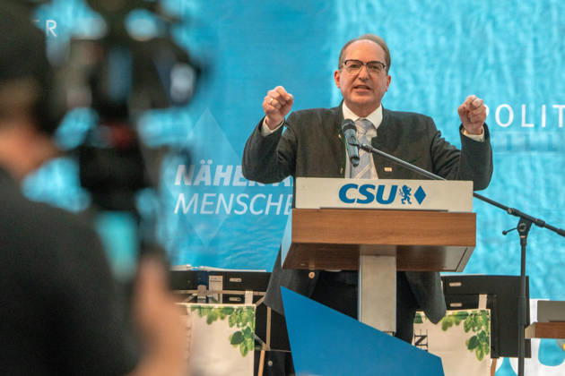 Alexander Dobrindt, CSU, Bundesinnenminister, CSU, beim traditionellen Politischen Frühschoppen auf dem Volksfest Gillamoos, Abensberg, 07.09.2026 Deutschland, Abensberg, 7. September 2026, Alexander Dobrindt, CSU, Bundesinnenminister, Rede beim traditionellen Politischen Frühschoppen auf dem Volksfest Gillamoos, Hofbräuzelt, Gillamoos Montag, Politik, Bayern,