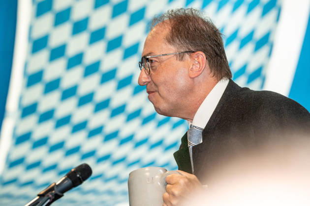 Alexander Dobrindt, CSU, Bundesinnenminister, CSU, beim traditionellen Politischen Frühschoppen auf dem Volksfest Gillamoos, Abensberg, 07.09.2026 Deutschland, Abensberg, 7. September 2026, Alexander Dobrindt, CSU, Bundesinnenminister, Rede beim traditionellen Politischen Frühschoppen auf dem Volksfest Gillamoos, Hofbräuzelt, Gillamoos Montag, Politik, Bayern,