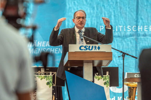 Alexander Dobrindt, CSU, Bundesinnenminister, CSU, beim traditionellen Politischen Frühschoppen auf dem Volksfest Gillamoos, Abensberg, 07.09.2026 Deutschland, Abensberg, 7. September 2026, Alexander Dobrindt, CSU, Bundesinnenminister, Rede beim traditionellen Politischen Frühschoppen auf dem Volksfest Gillamoos, Hofbräuzelt, Gillamoos Montag, Politik, Bayern,